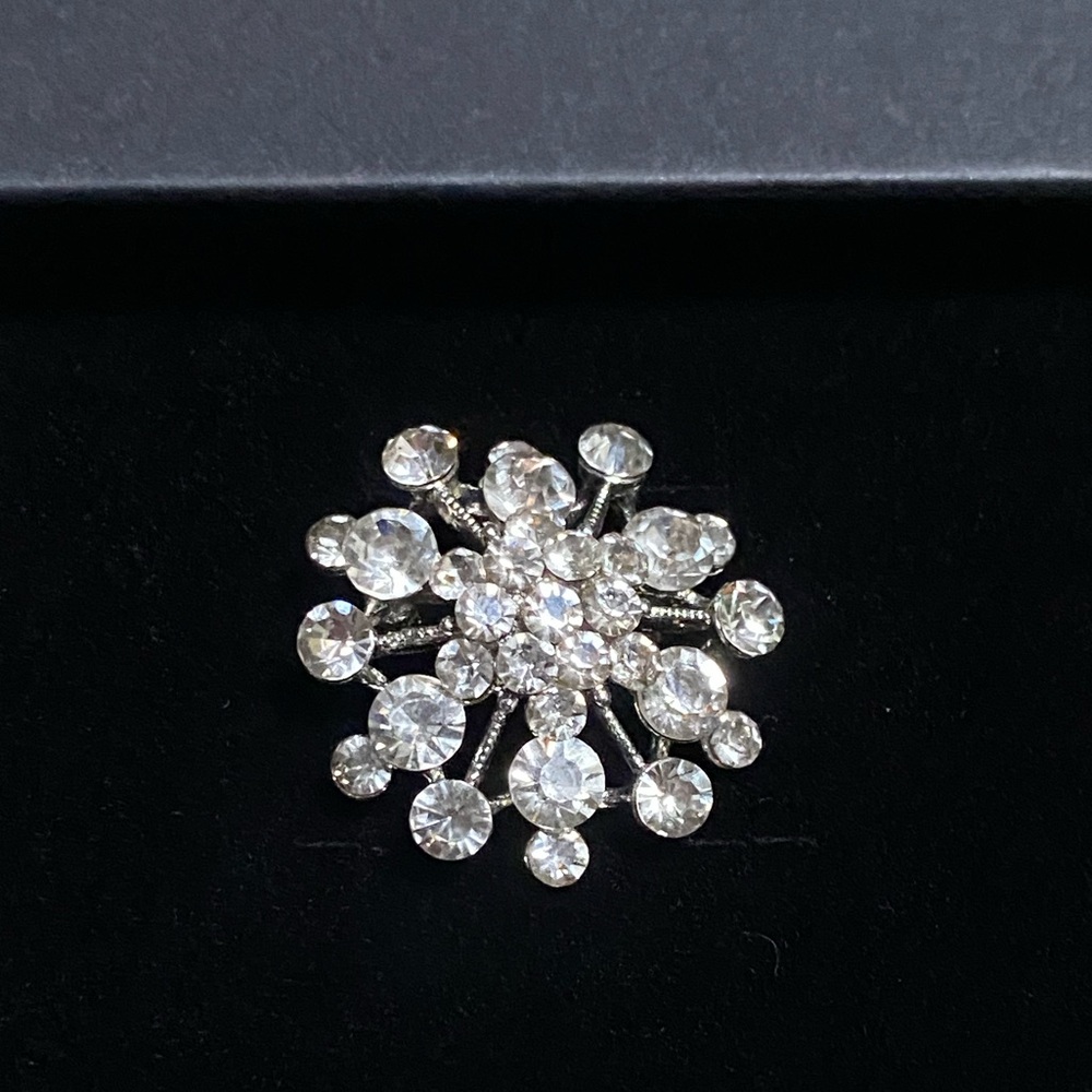Gift Ready! Elegant Silver Crystal Brooch